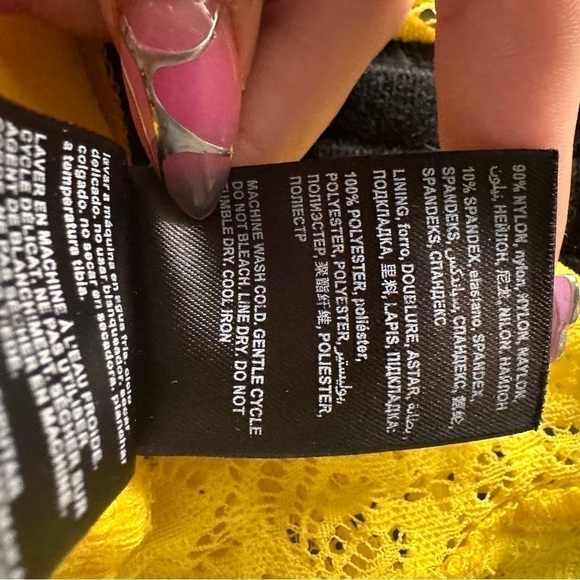 3 for $22 💛 Bebe bright yellow lace crop top size small - Picture 4 of 4